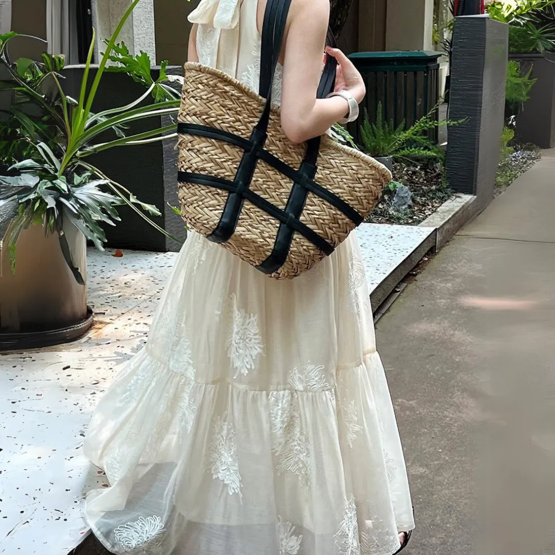 新中式刺绣提花挂脖吊带连衣裙 New Chinese Style Embroidered Jacquard Halter Dress
